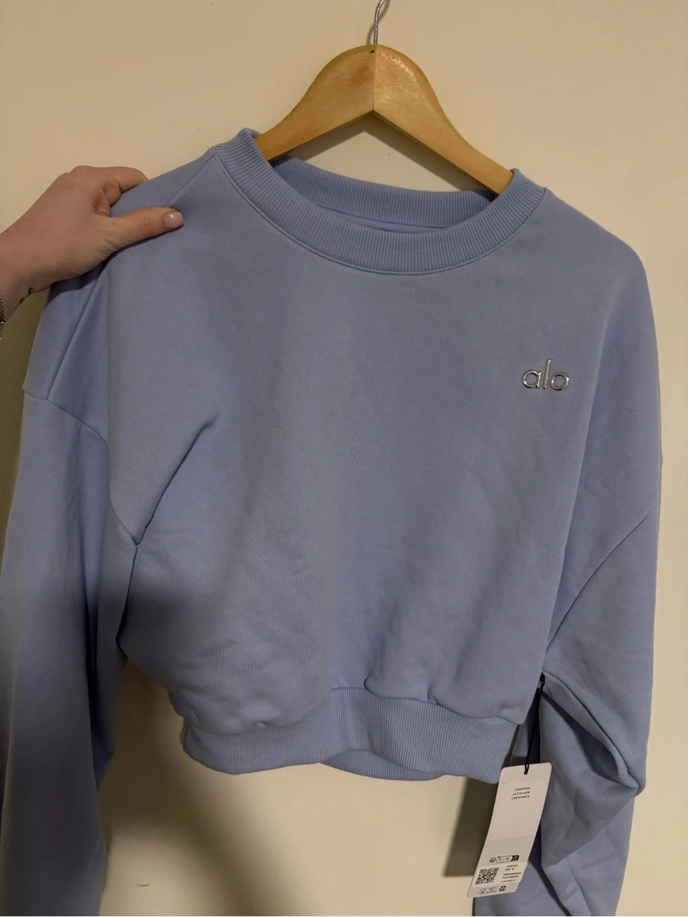 NWT Alo Cropped Accolade Crewneck - Picture 1 of 6